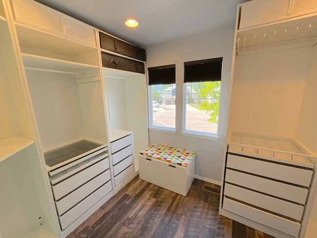 Building Photo - 6 Bedroom Home Available Near North Gate B...
