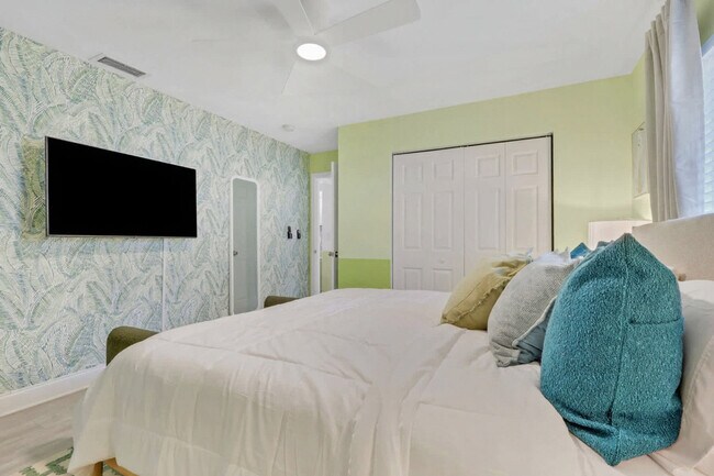 Building Photo - 758 103rd Ave N