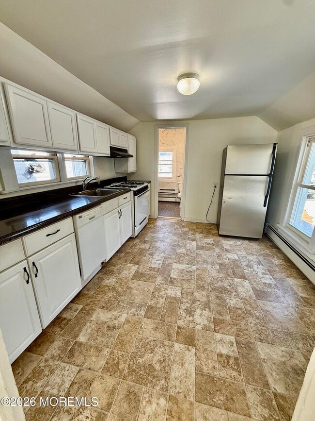 Building Photo - 79 Church St