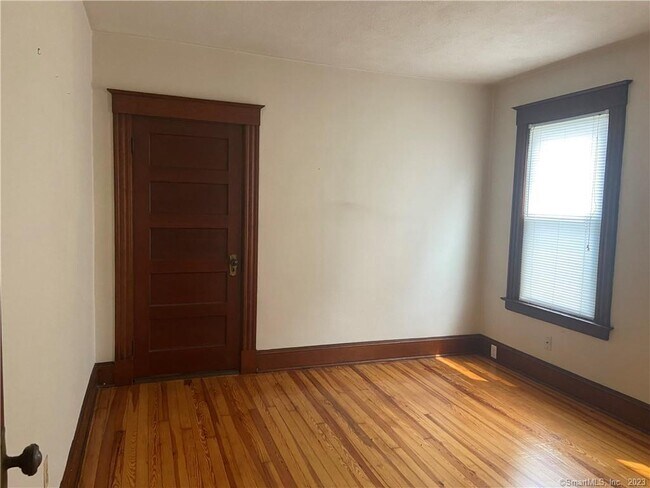 Building Photo - 53 Oakwood Ave