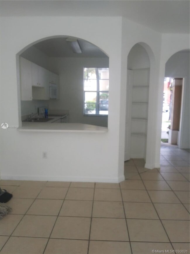 Building Photo - 638 E Mowry Ct