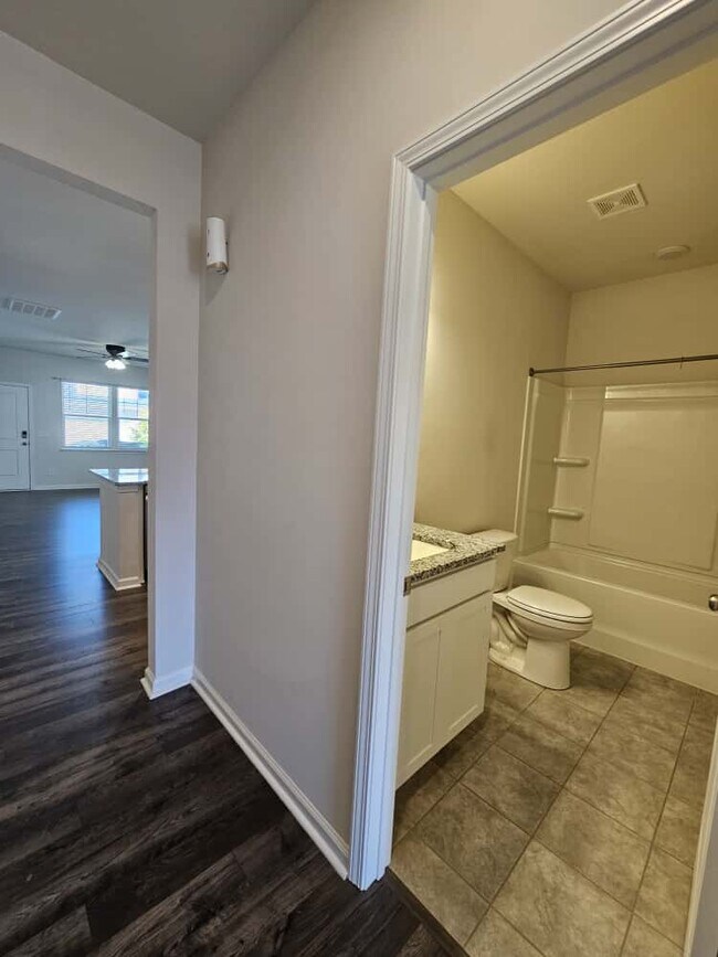 Building Photo - 369 Highline Trl
