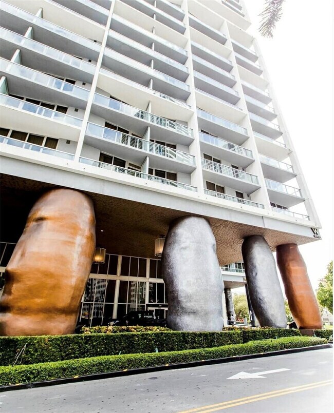 Building Photo - 495 Brickell Ave