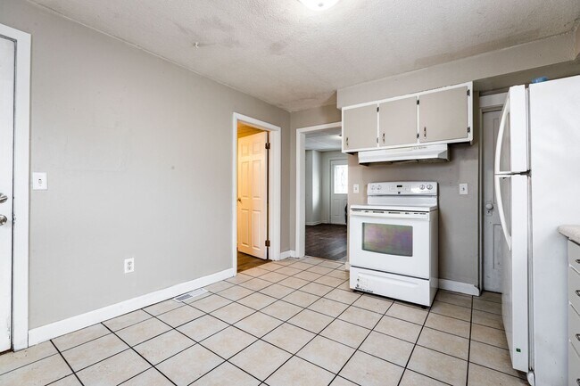 Building Photo - nre317