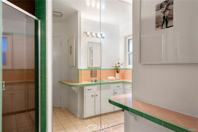 Building Photo - 557 Blumont St