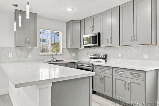 Building Photo - 4952 NW 21st Ave