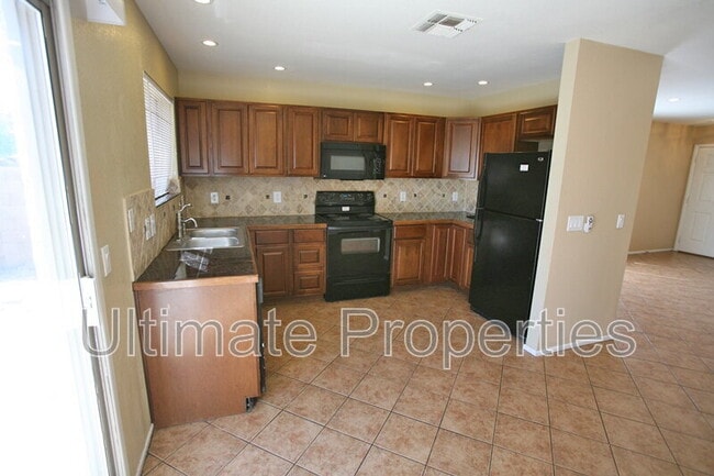 Building Photo - 4705 N 84th Dr