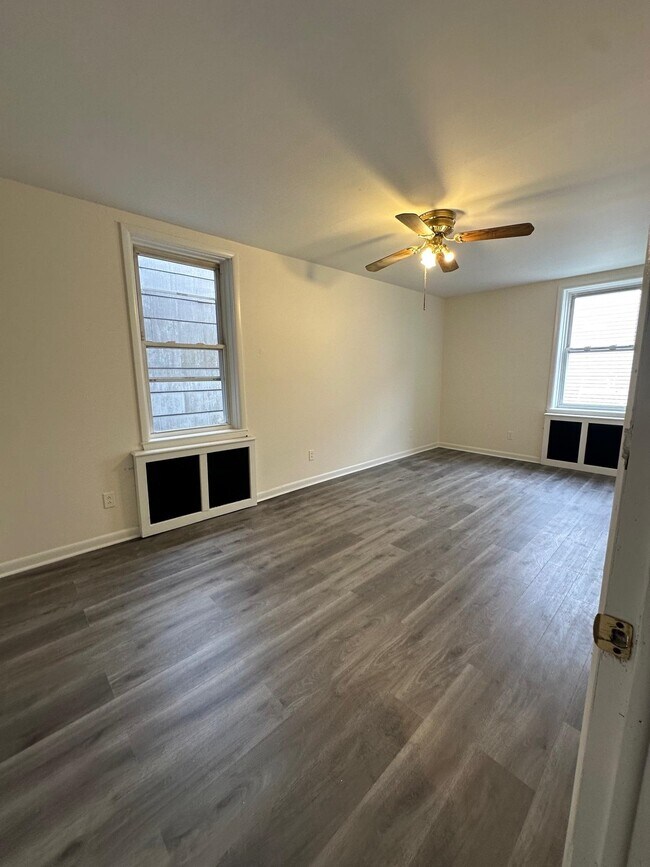 Building Photo - 606 15th St