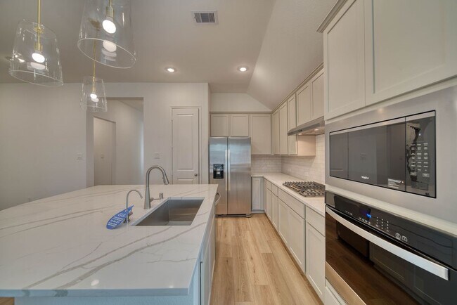 Building Photo - 2334 Honeyberry Shrub Dr