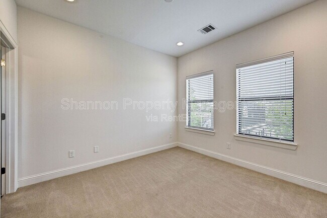 Building Photo - 744 W 24th St