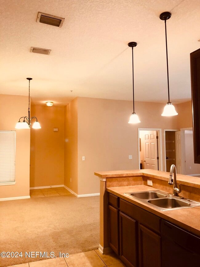 Building Photo - 7053 Snowy Canyon Dr