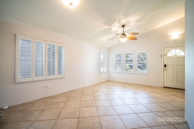 Building Photo - 3 BD/2 BA Home with Enclosed Garage in Ewa Beach (Pets ok)