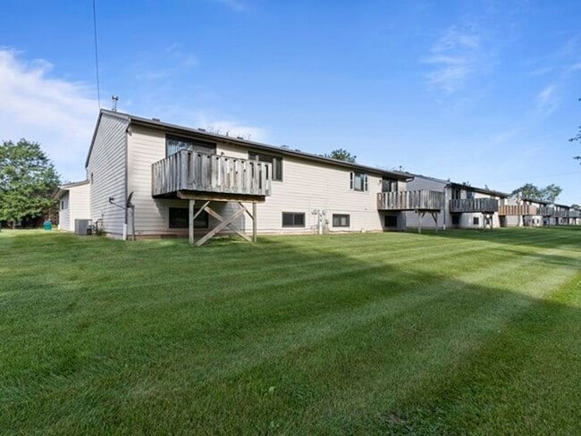 Building Photo - 1710 S Nicolet Rd
