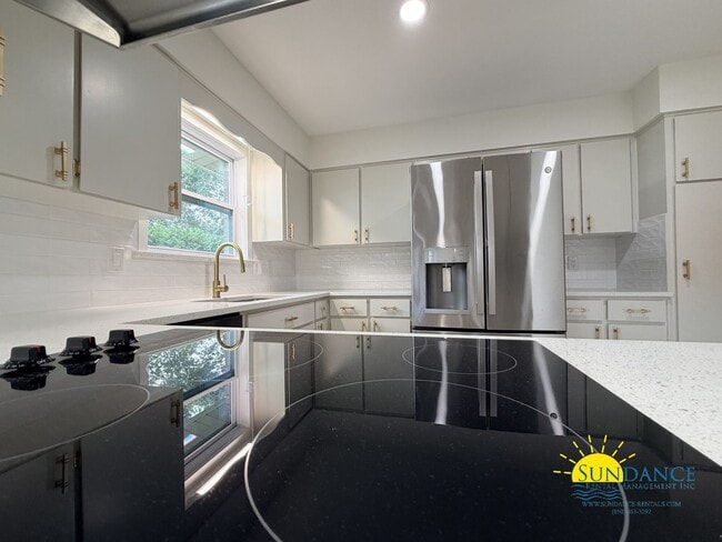 Building Photo - Beautifully Renovated 4BR Home with Private Pool in Fort Walton Beach!