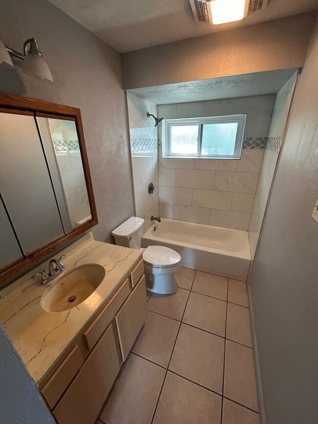 Building Photo - 3734 Clubway Ln