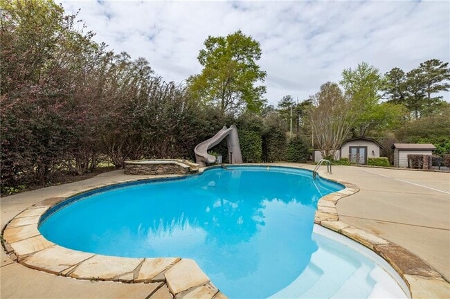 Building Photo - 318 Tyrone Rd