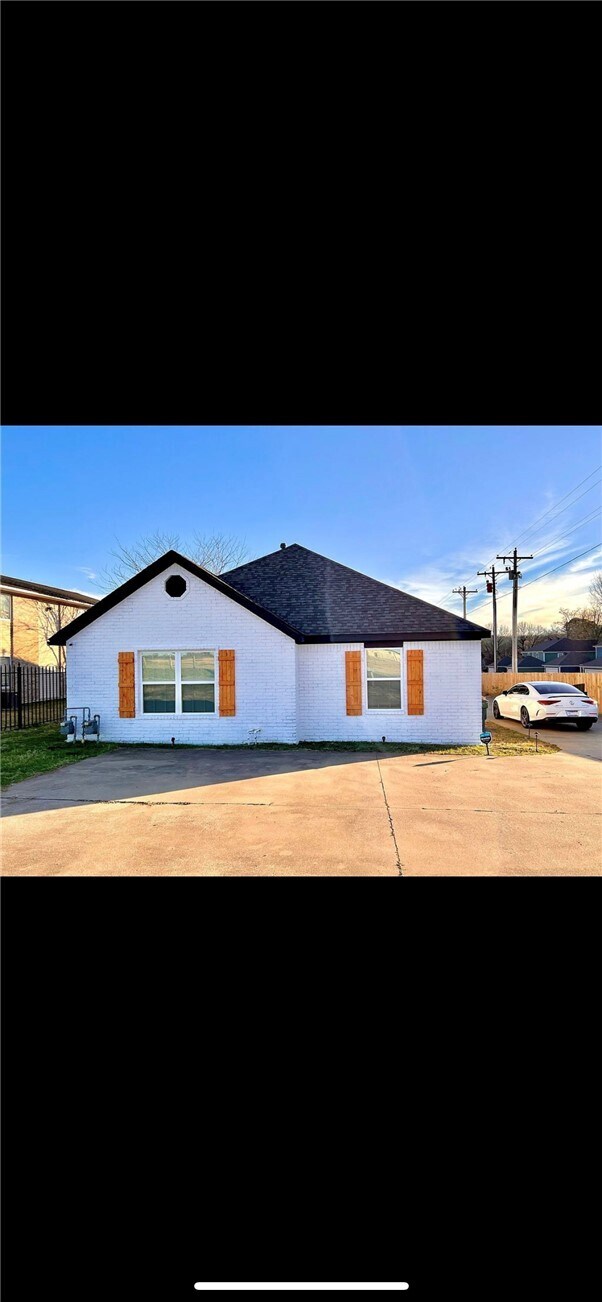 Building Photo - 1977 W Deane St