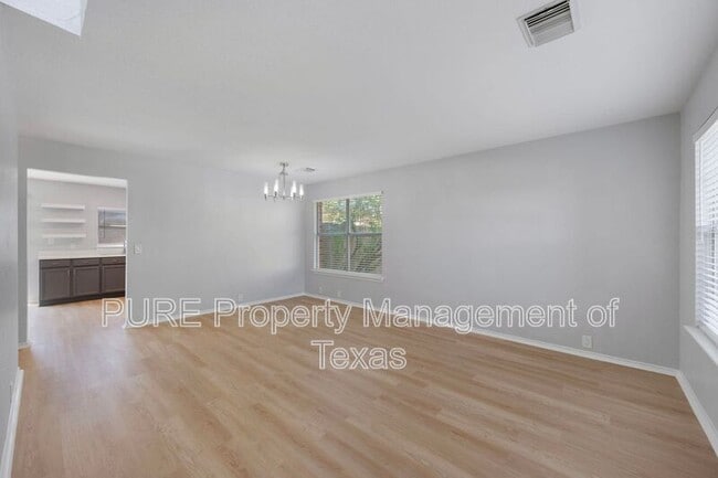 Building Photo - 906 Low Brim Cove