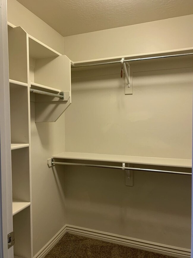 Building Photo - 3 Weeks Rent Free! | Spacious 3 Bed 2.5 Bath Townhome in West Haven | Garage + Pool Community Ame...