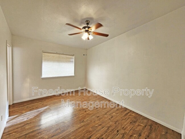 Building Photo - 2341 Yakima Ave