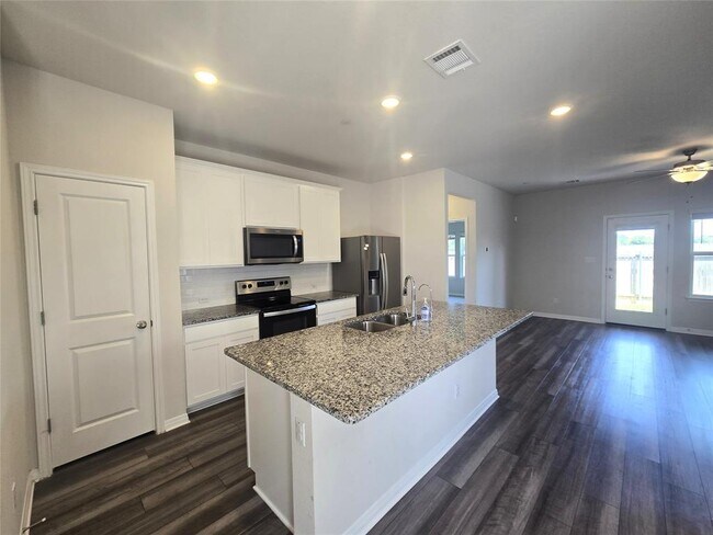 Building Photo - 1850 Settlers Glen Dr