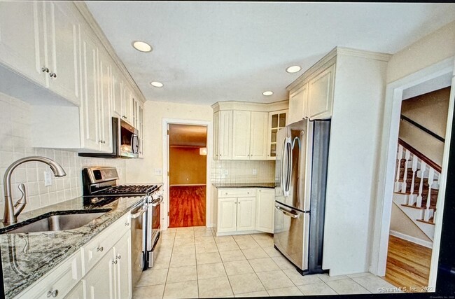 Building Photo - 136 Tunxis Village