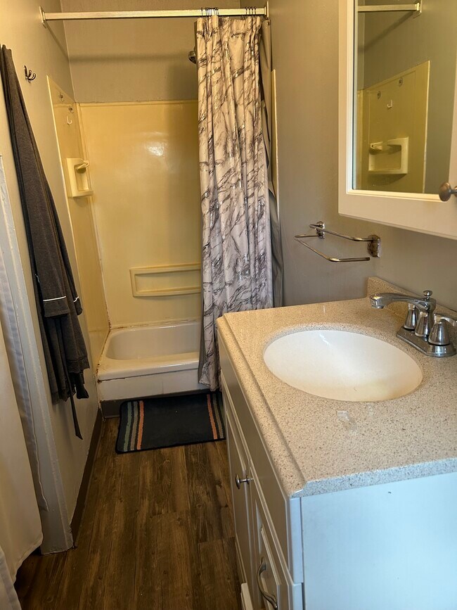 Building Photo - 5502 Harriet St