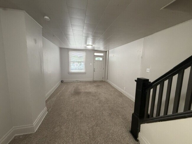 Building Photo - $1,100  harrisburg 3 bedroom house for rent