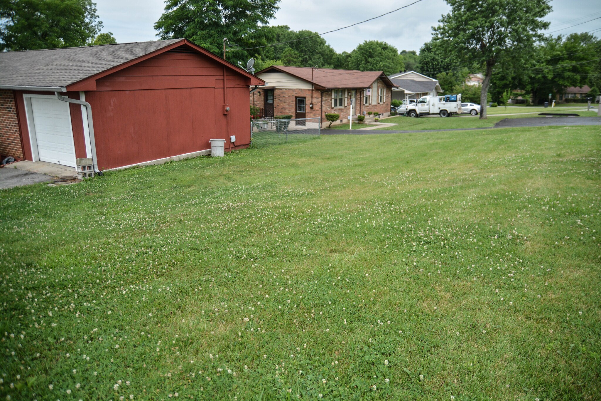 Non fenced in side yard - 101 Evergreen Circle