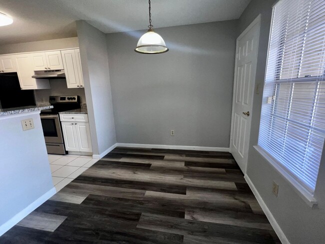 Building Photo - 3/2 Regency Gardens 1st Floor Condo with N...