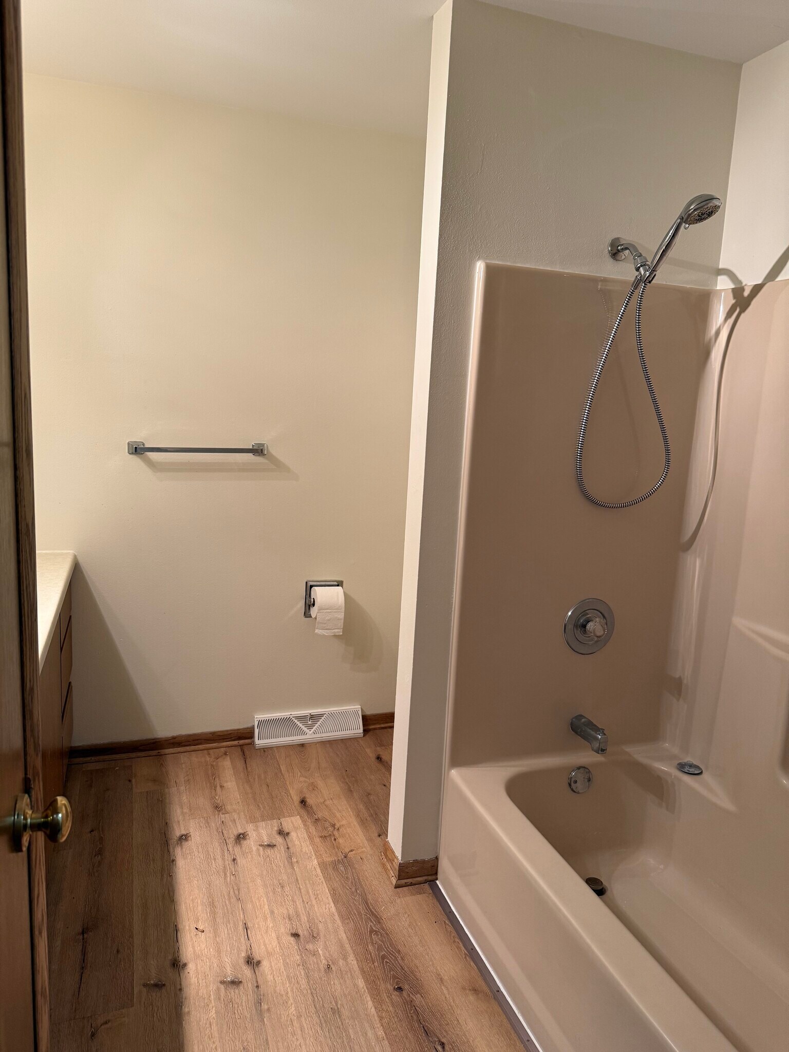 2nd Full Bath - 440 Hi View Dr