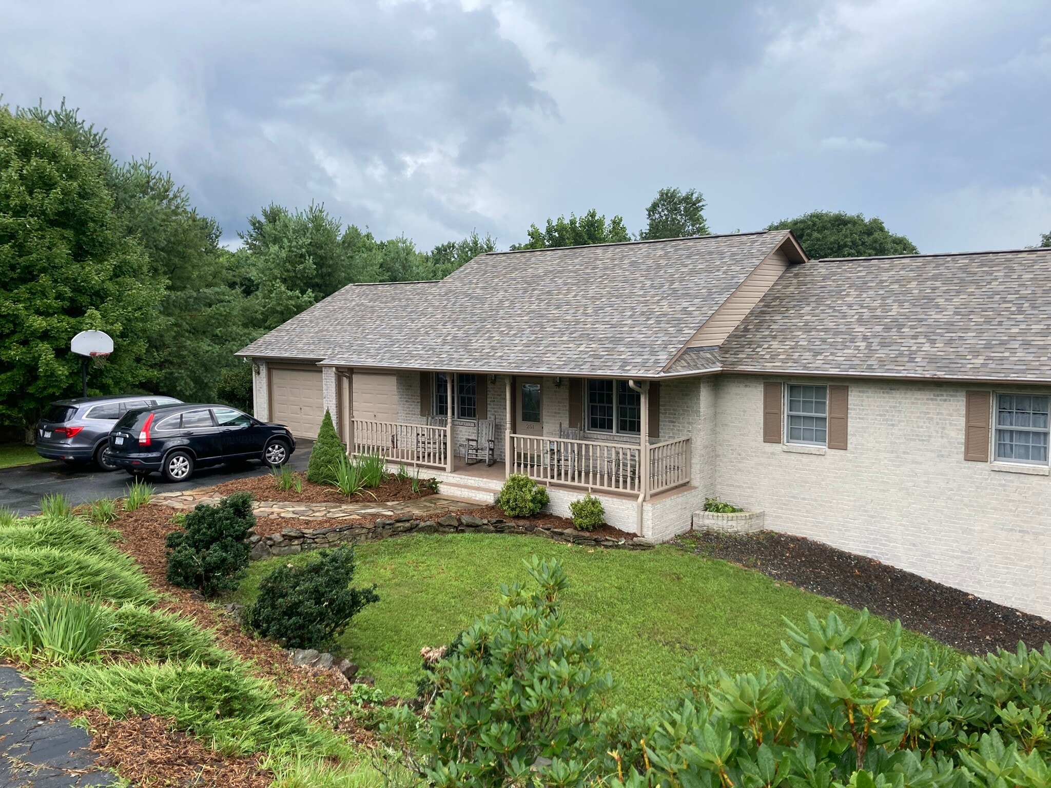 1 garage port available - 251 Rembrandt Dr