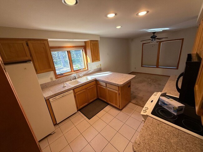 Building Photo - County Setting in NW Bend - 3 Bedroom / 2 Bathroom