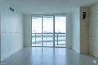 Building Photo - 2 br, 2 bath Condo - 335 S Biscayne Blvd A...