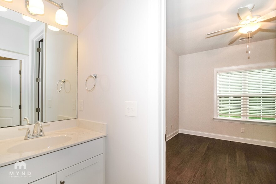 Building Photo - 3024 Stirling Dr