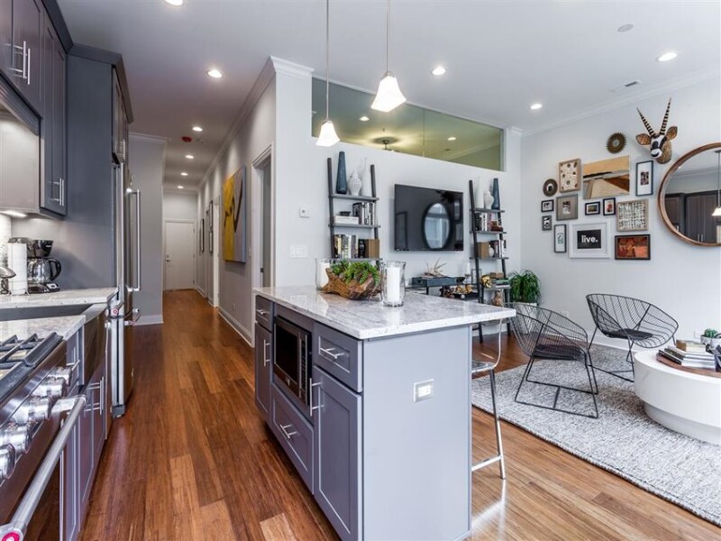 Building Photo - 907 W 9th St