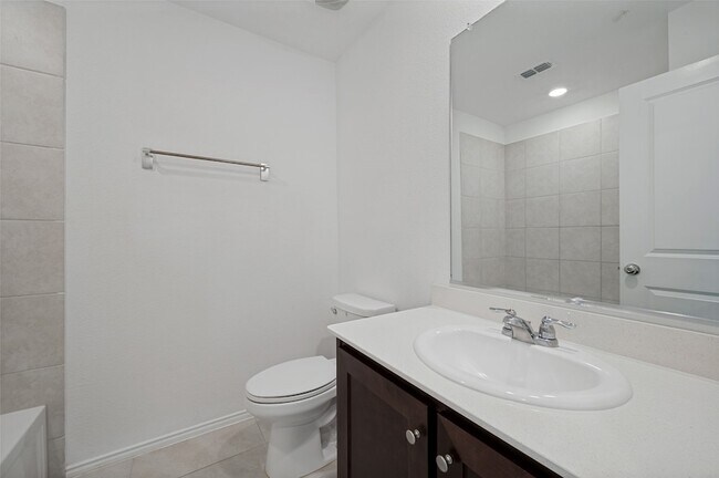 Building Photo - 14045 Ilderton St
