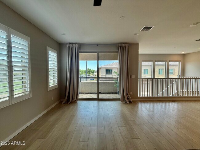 Building Photo - 734 E Doral Ave