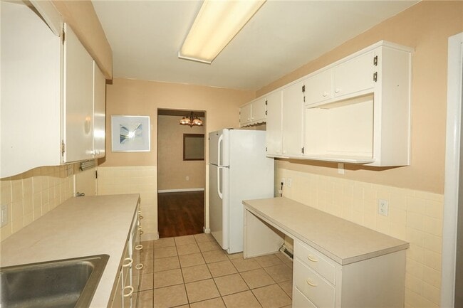 Building Photo - 804 NW 8 St