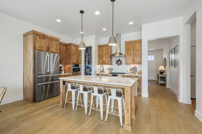 Building Photo - Beautiful 4 bed 2.5 bath home