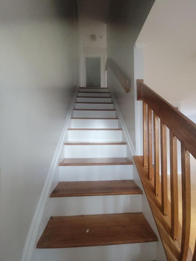 Building Photo - 1 Sunnydale Ct