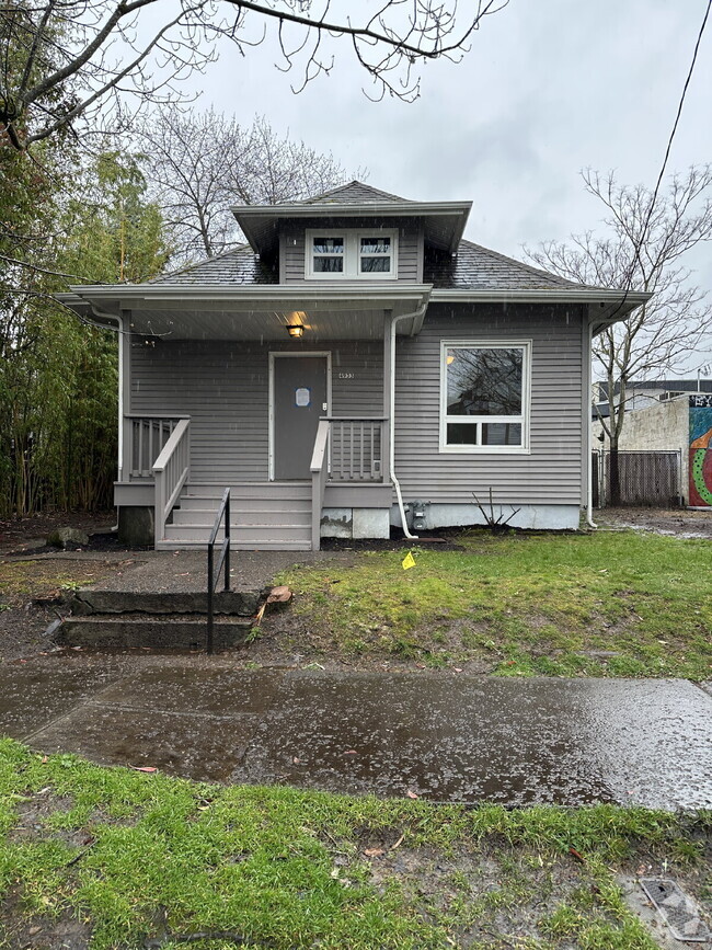 Building Photo - Bungalow with Early 1900 Charm in Heart of...