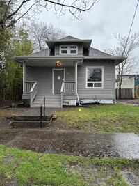 Building Photo - Bungalow with Early 1900 Charm in Heart of...