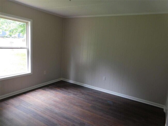 Building Photo - 145 Sarsen Cir