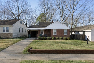 Building Photo - Renovated 3 Bed 1 Bath