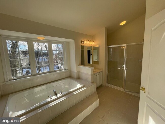 Building Photo - 21330 Meadow Field Ct