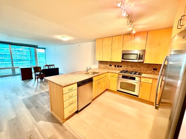 Building Photo - 9725 Woods Dr