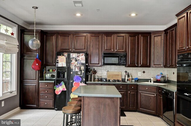 Building Photo - 4908 Waple Ln