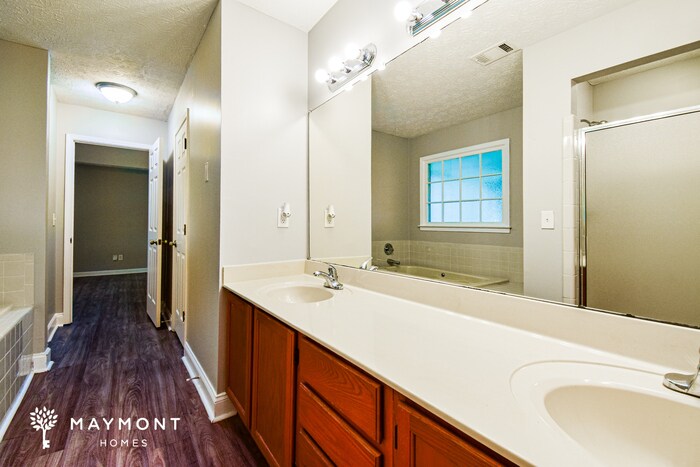 Building Photo - 2355 Fieldstone Dr SE