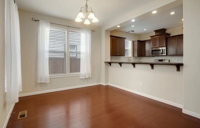 Building Photo - 253 NE Sloane Way